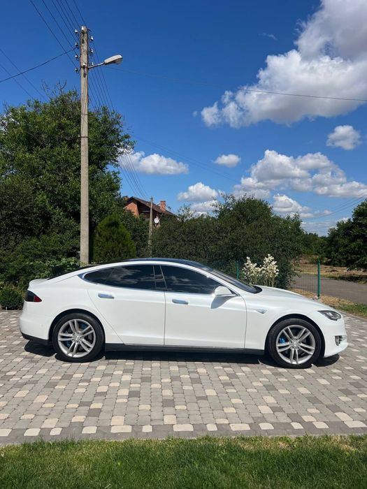 Оренда авто на весілля,корпоративи та інші свята. Tesla Model S