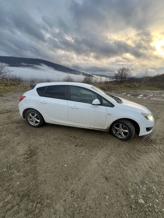 Опель астра j 2012 торг!!!