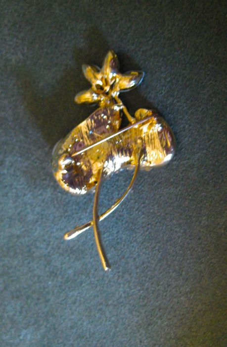 Alfinete / Broche / Pregadeira Flor de Lotus c/ Perola NOVO