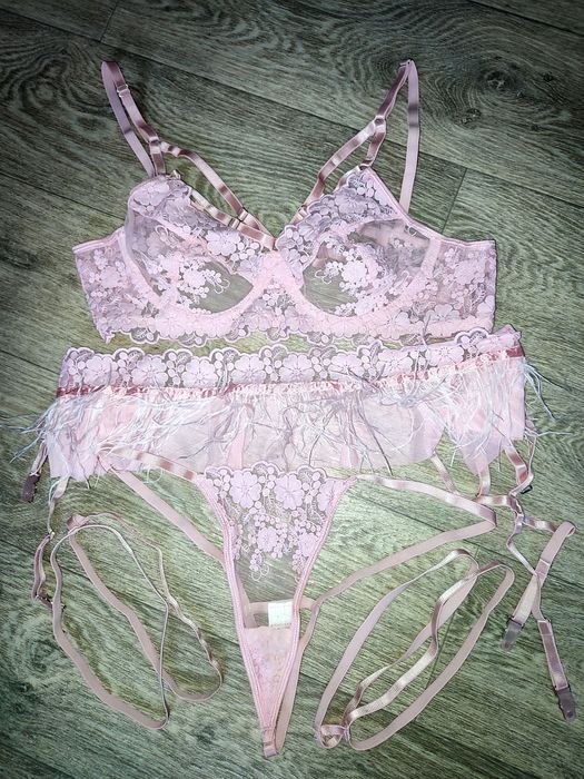 Сексуальний комплект нижньої білизни