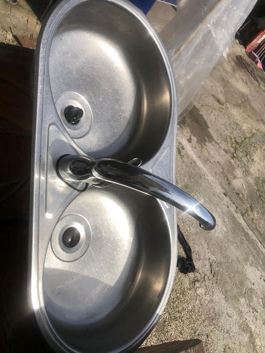 Pia em inox com torneira