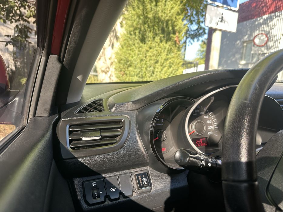 Kia rio 2012 автомат 7799$