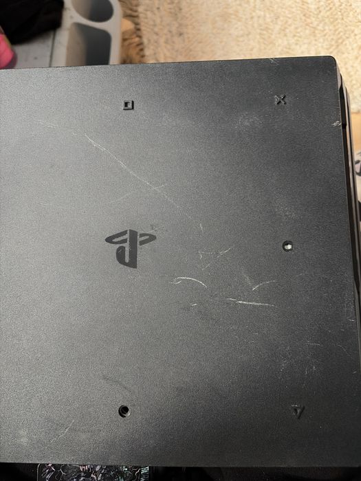 PS4 pro z kablami (wyczyszczona)