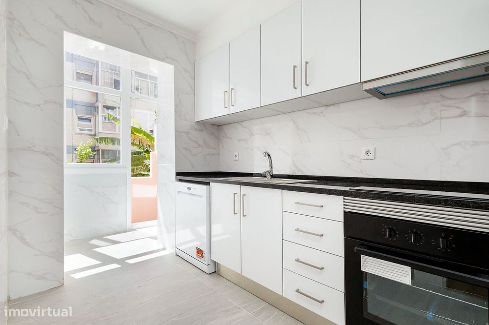 T2 com varanda e vistas na zona de Odivelas