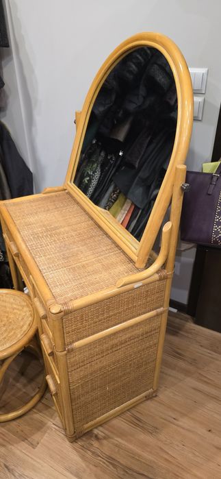 Toaletka z lustrem i krzesełkiem  ratanowa