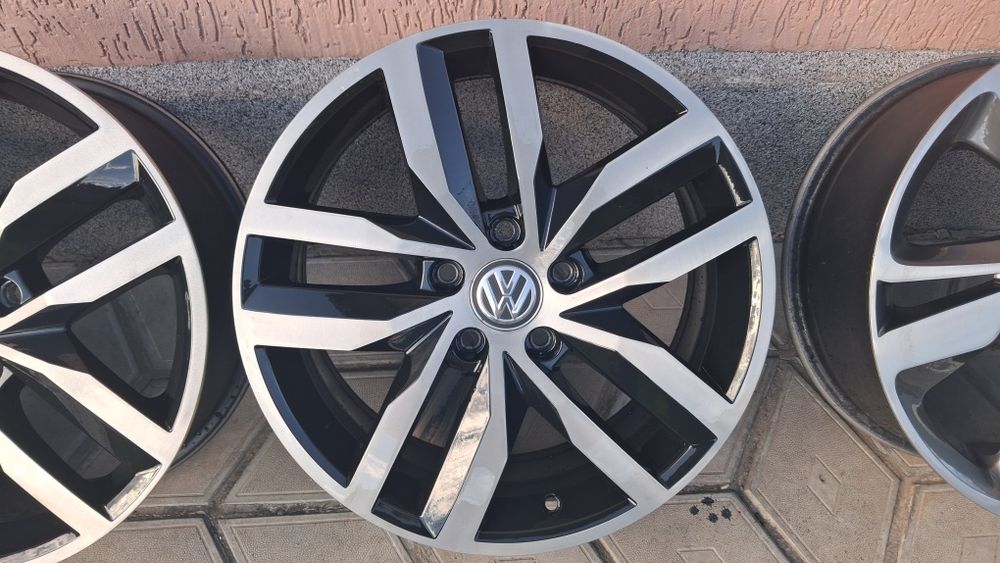 Оригінальні диски титани VW Golf 5/112R17 vag Madrid