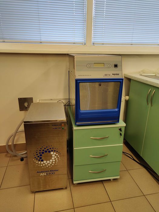 Sterylizator gazowy nastołowy z neutralizatorem, laboratorium