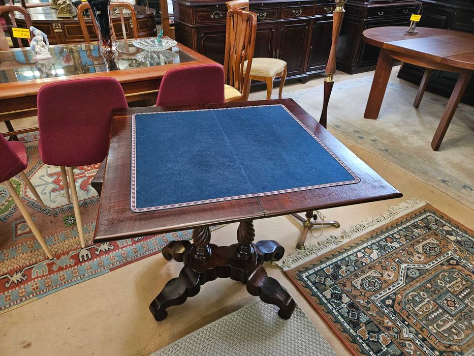 Mesa de jogo antiga totalmente restaurada