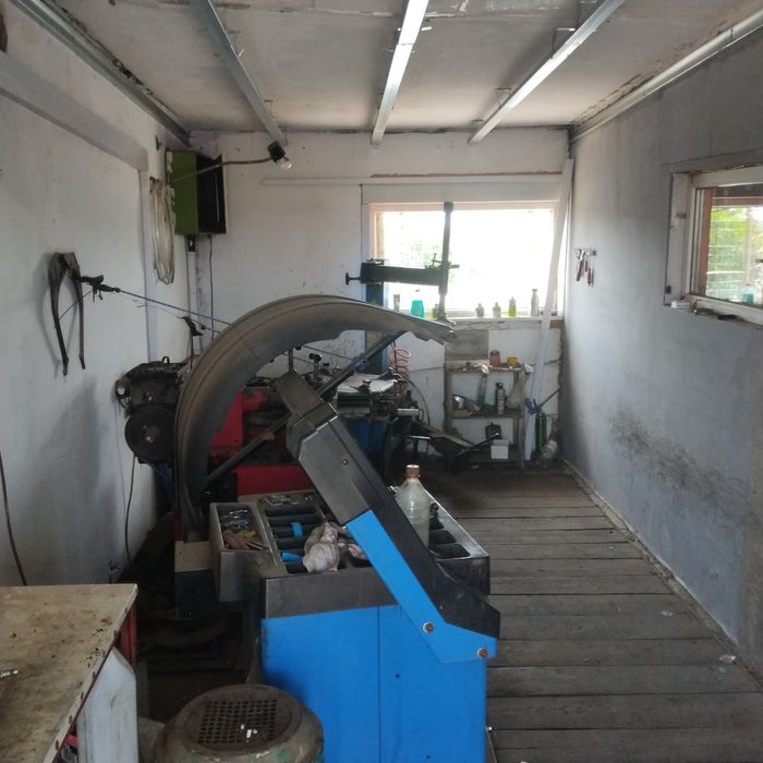 Продам шиномонтаж та магазин автозапчастин