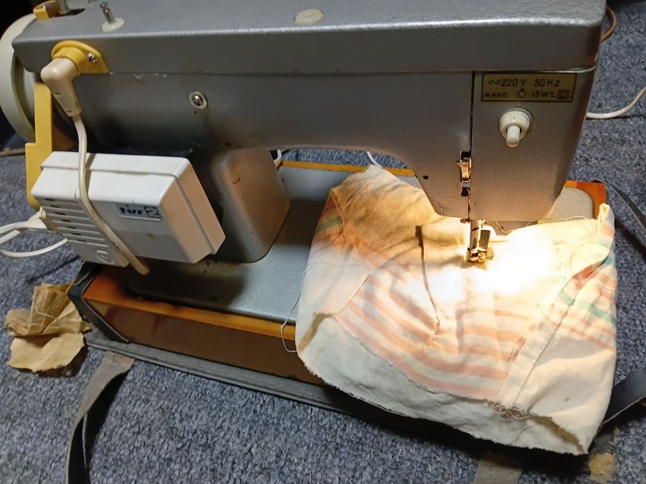 Швейная машинка электрическая "Чайка 142 М"