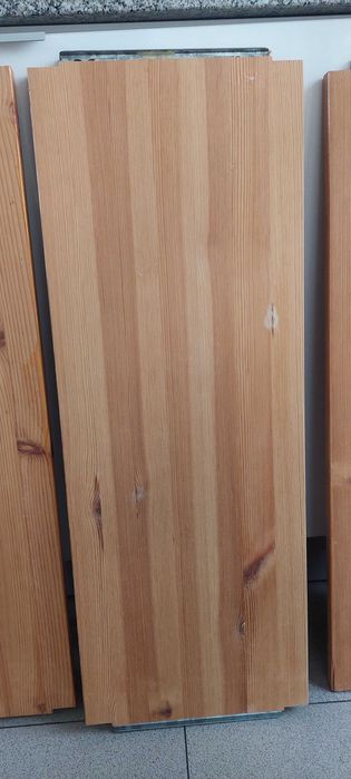 Prateleiras de madeira