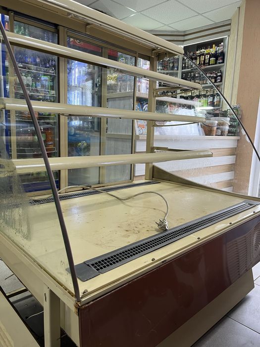 Продам кондитерскую витрину