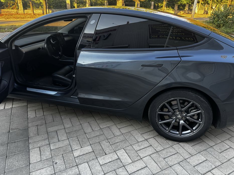 Продам TESLA 3 LONG RANGE 2018