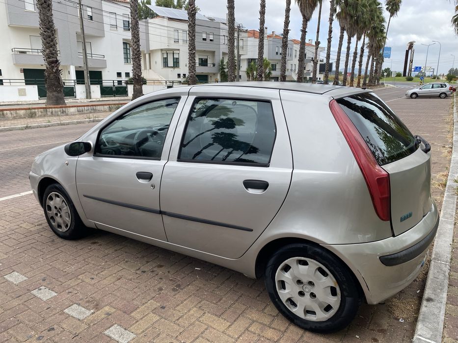 Fiat Punto 2003 a Gasolina por 1.100€ — Com 4 Pneus Bons e 2 Pneus suplentes