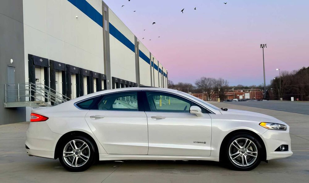 Ford Fusion Titanium      2015