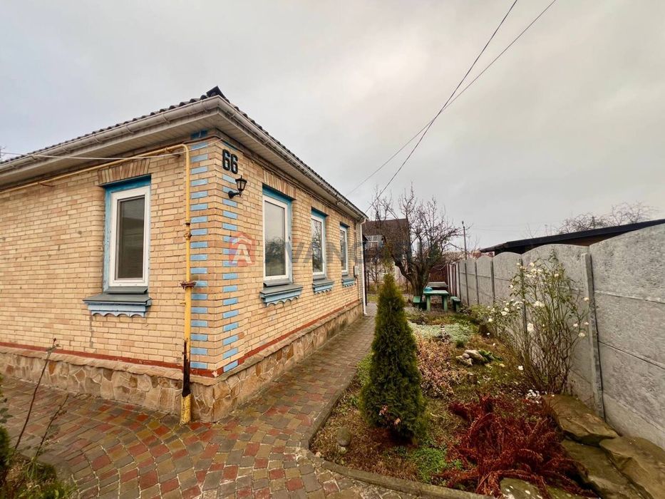 Здам доглянутий цегляний будинок у районі Казбет, вул. Василини.