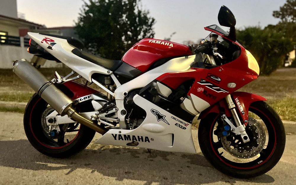 Yamaha R1 - Top