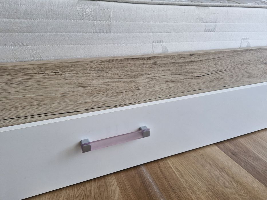 Sprzedam łóżko z materacem  90/200