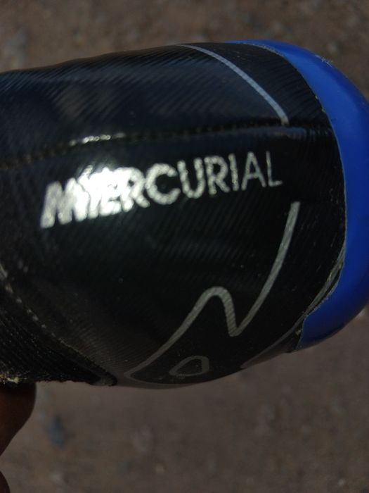 Vendo chuteiras nike, nr 38,5 em bom estado de conservação.