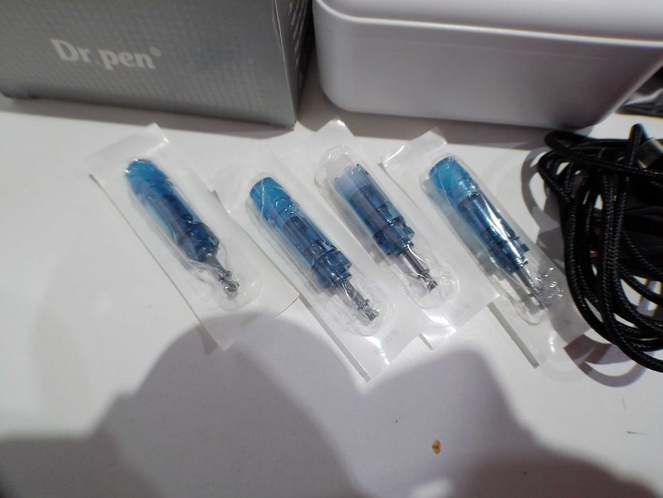 Dr Pen Dermapen Dr.Pen M8S Elektryczny Microneedling 4 kartridże