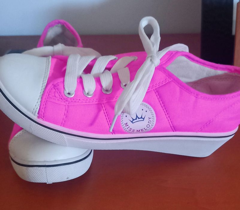 Ténis novos/ ténis senhora