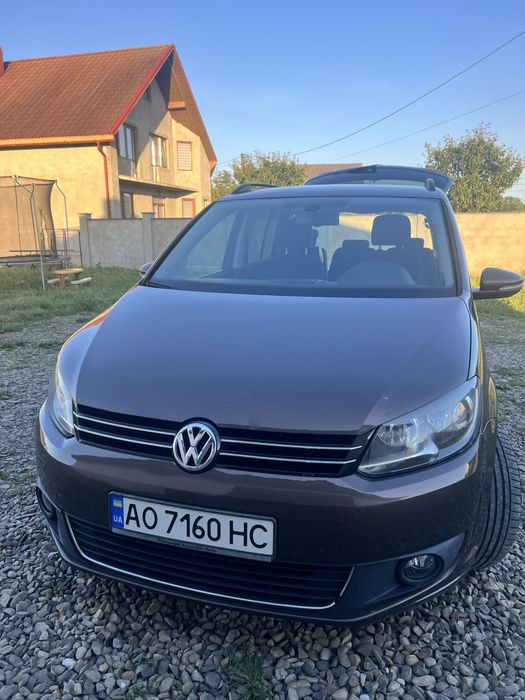 Машина volkswagen touran