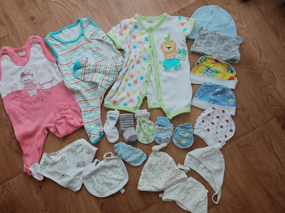 Пакетом дитячі речі від 0-3 місяців,в роддом,новонародженим