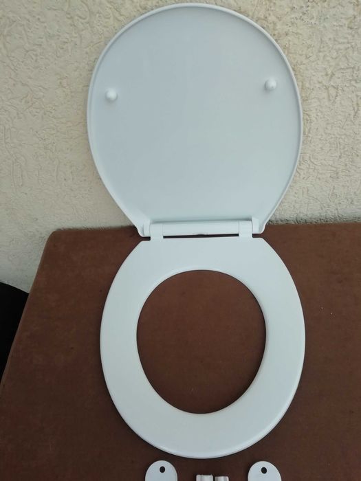 Używana deska sedesowa wolno opadająca