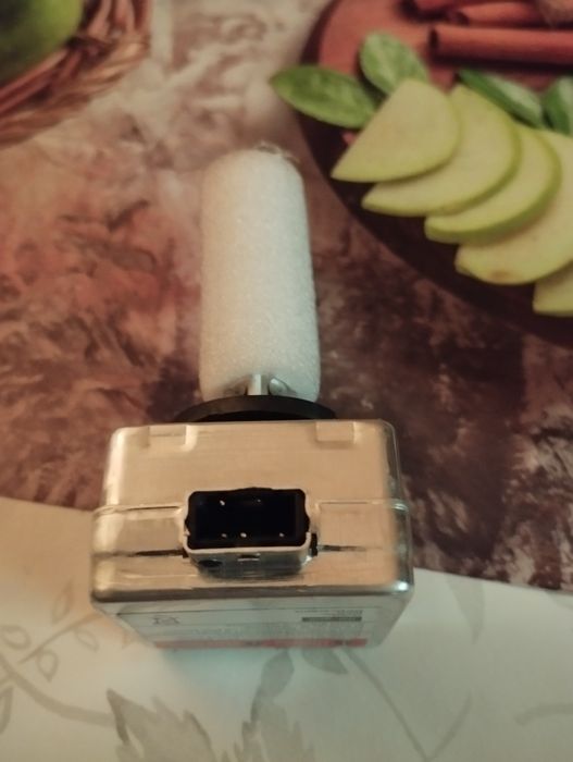 Sprzedam żarówkę Xenon D1S 6000k 35W/85V z trzonkiem firmy maxgear