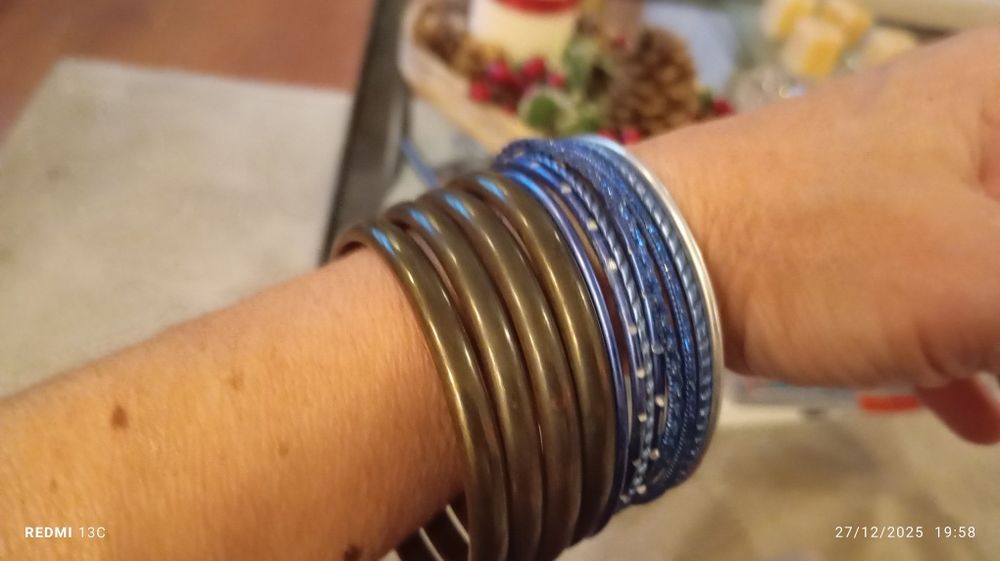 Pulseiras diversas novas muito bonitas