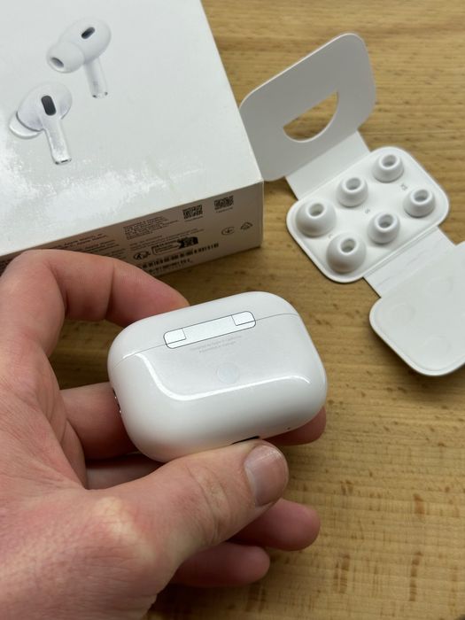 Оригінальні Apple AirPods Pro 2 USB-C MagSafe A3048: 6 300 грн