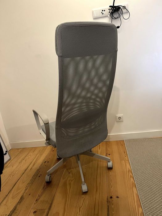 Cadeira de escritório ergonómica (2 meses de uso)