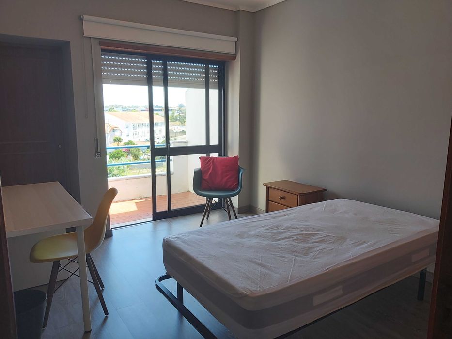 Arrendar alugar quarto Aveiro, 500m da Universidade. 4 Estudante. 919 353 041.
