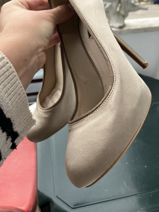 Zara sapatos altos acetinados creme 38