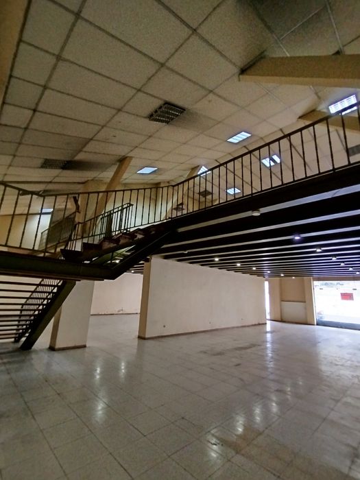 Arrenda-se Espaço Comercial com 1.000m² às Portas de Lisboa