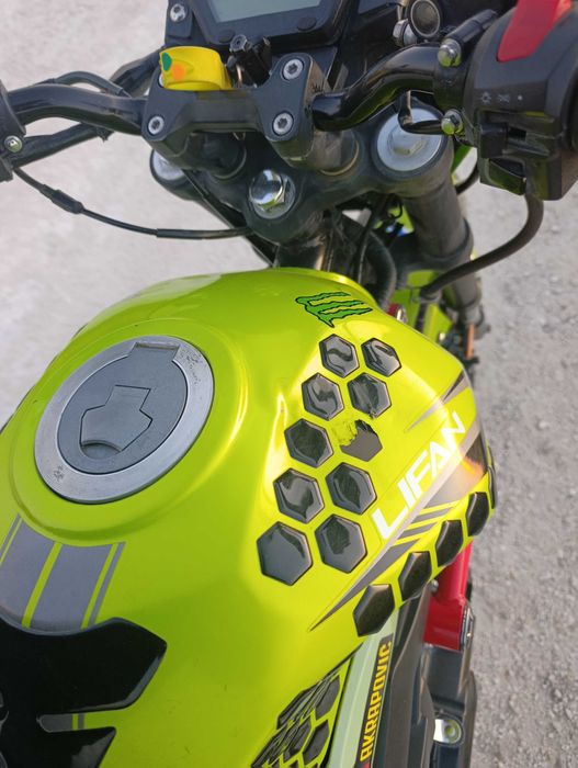 Мотоцикл sr200 lifan