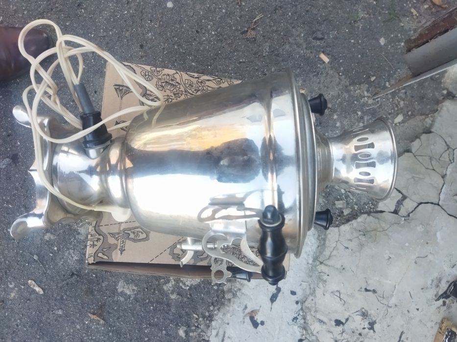 Самовар електричний з нержавіючої сталі.Рівне Ціна договірна.