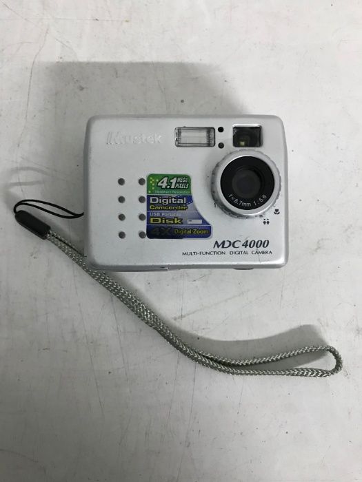 Mustek MDC-4000 4MP Digital Camera by Mustek