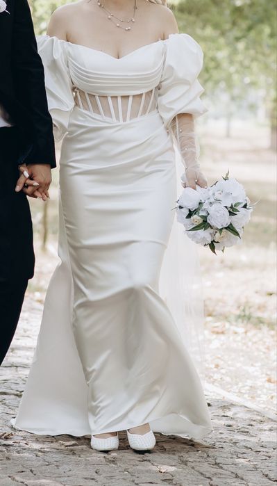 Весільна сукня не вінчана