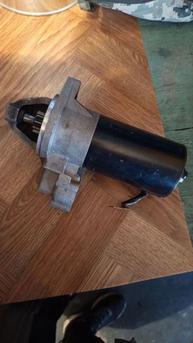 Стартер  б/у на запчастини