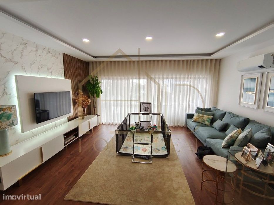 LUXUOSO Apartamento Duplex T3 com Piscina. Torre da Marinha