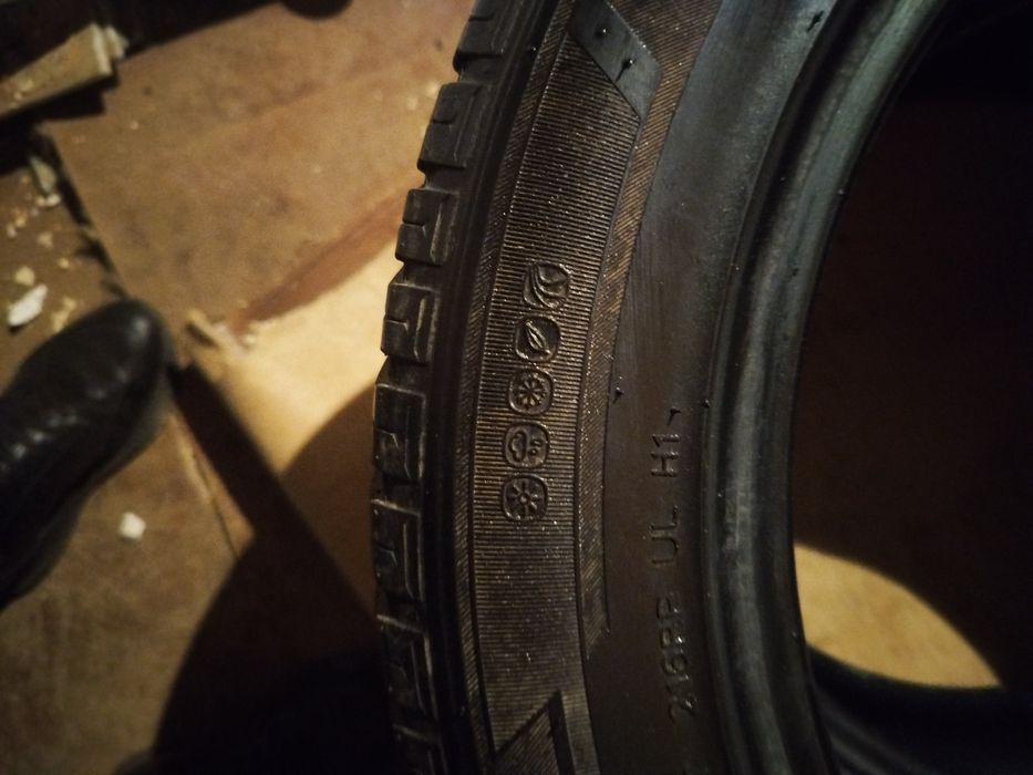 Продам всесезонну гуму205/55/16