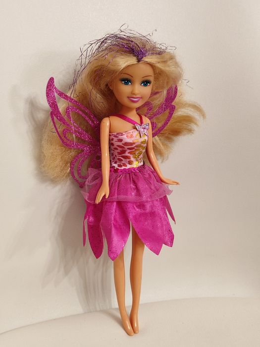 Lalka ze skrzydełkami. Wróżka Sparkle Girls