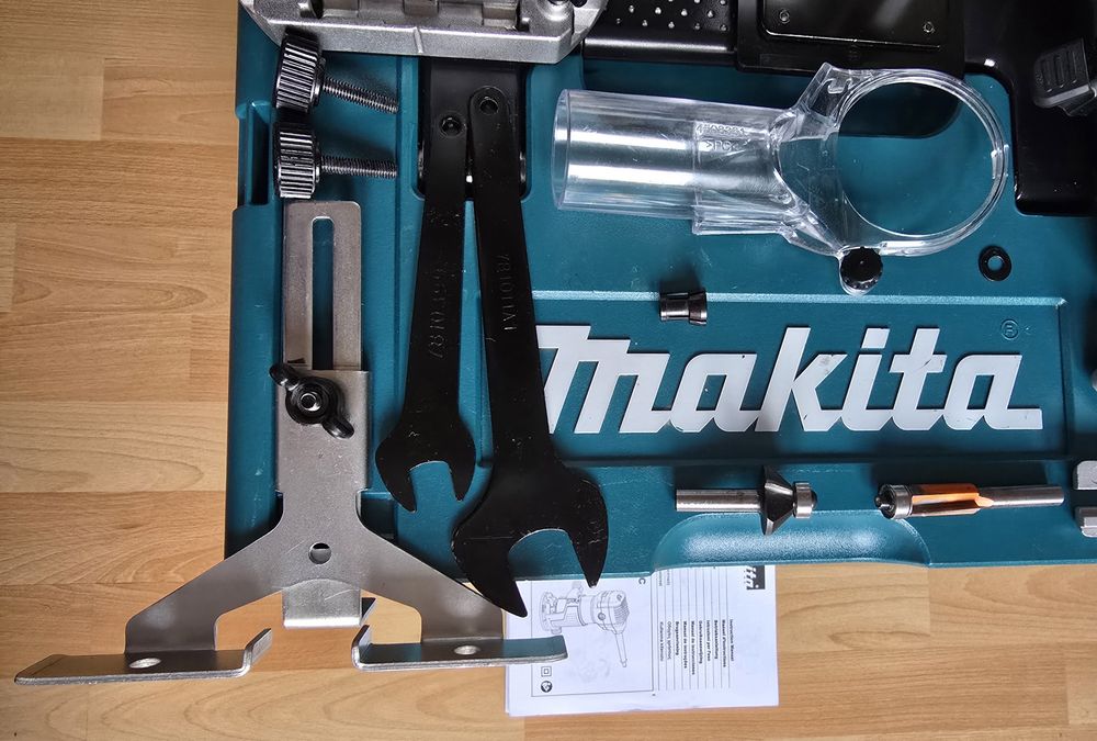 MAKITA RT0700C X2J Frezarka 230V RegulowaneObroty Walizka Ładna ZESTAW