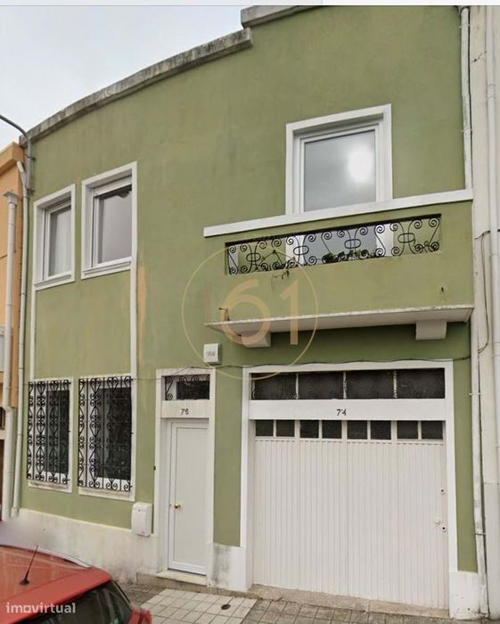 Moradia T3 geminada em Cedofeita