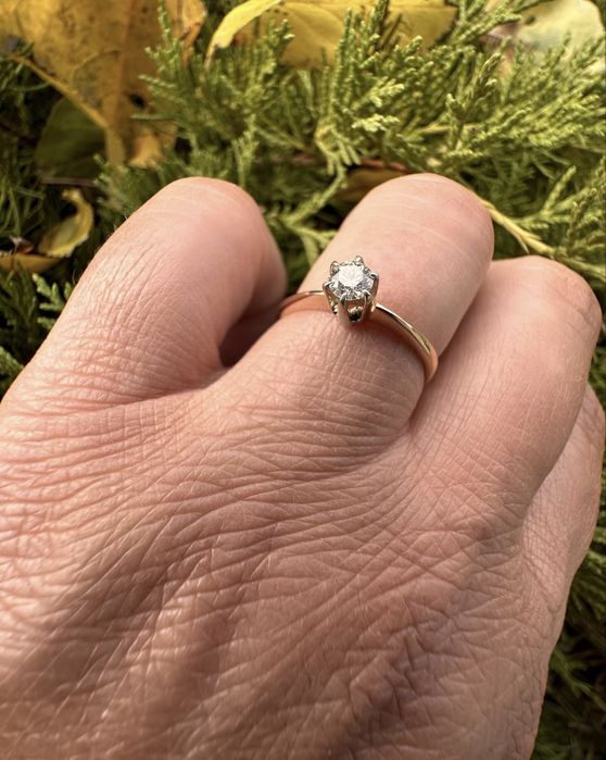 Золота каблучка,кольцо с бриллиантом,3,8 мм(0,21 ct.) 5/4, 17,8 розмір