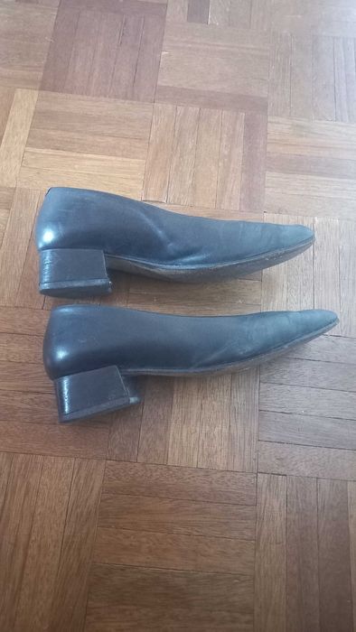 Sapatos clássicos cor preto salto alto