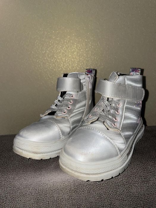 Чудові черевикі 28 розмір