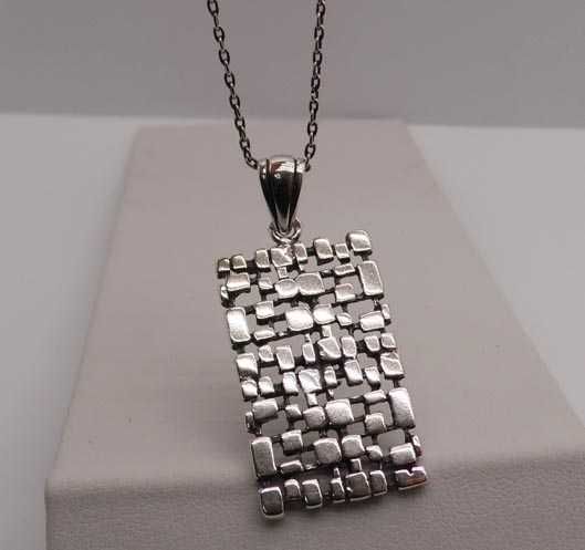 Srebrna zawieszka prostokąt z miniaturowych prostokątów