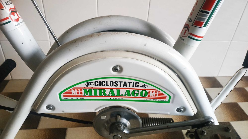 Bicicleta estática, como nova,não utilizada.